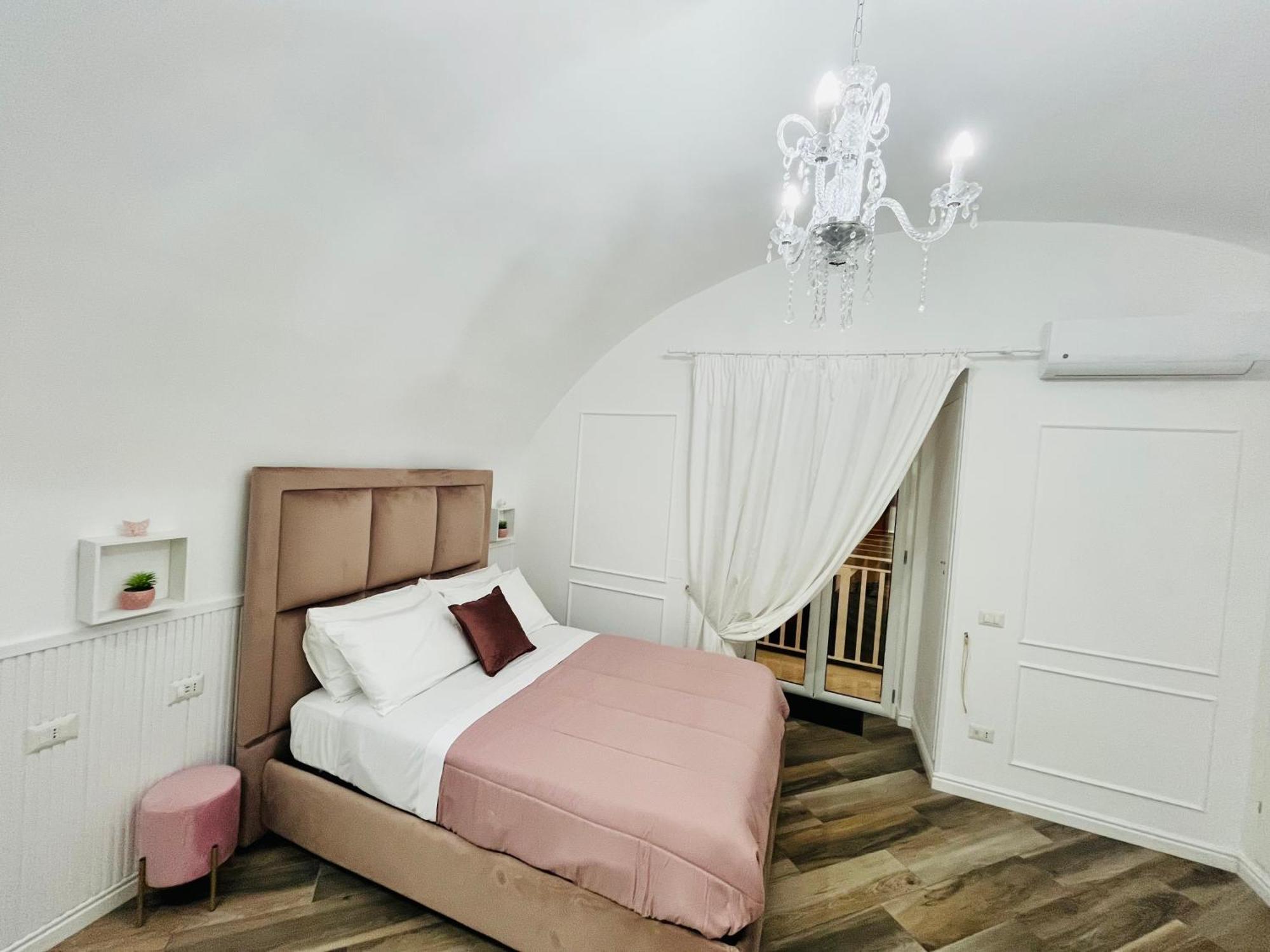 Donn'Anna Naples City Center Εξωτερικό φωτογραφία
