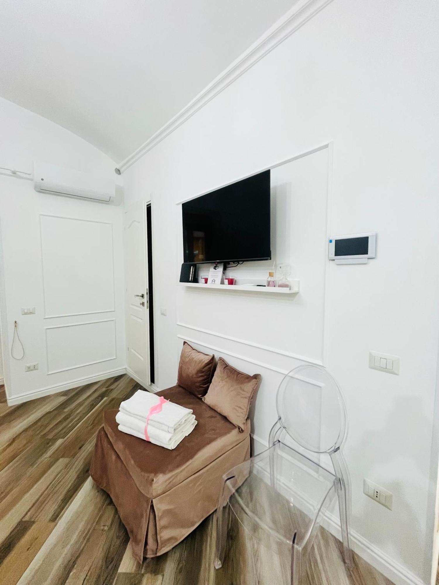 Donn'Anna Naples City Center Εξωτερικό φωτογραφία