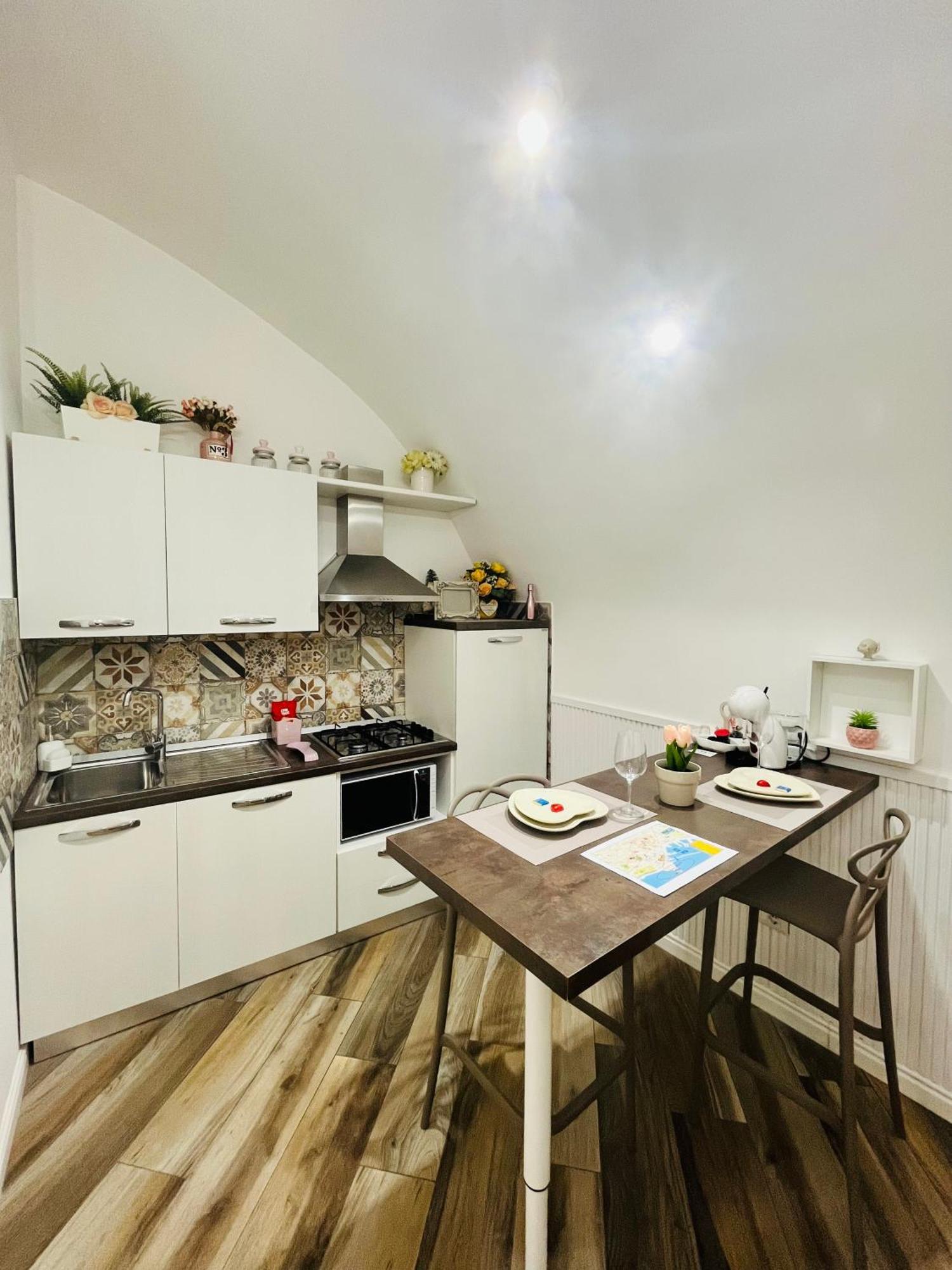 Donn'Anna Naples City Center Εξωτερικό φωτογραφία
